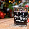 Mit einem Glühwein auf dem Weihnachtsmarkt kommt mancher Besucher in Adventsstimmung. Doch was kostet die Tasse in Konstanz?