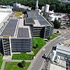 Die wohl größte Solaranlage in Friedrichshafen: Auf 3500 Quadratmetern wurde das Zeppelin-Parkhaus 2020 mit 1500 Solarpanels ...