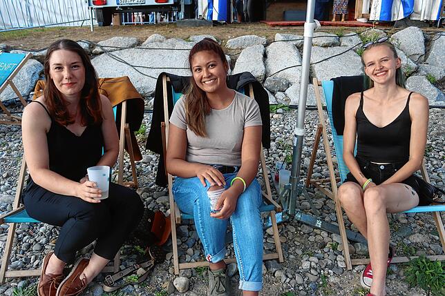 Bild 16: 1000 Besucher feiern eine Beachparty im Uferpark