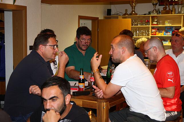Diskussionen: Das gegenseitige Kennenlernen und sich Austauschen war auch für die Vertreter der Aufsteiger wichtig bei der Staffeltagung ...