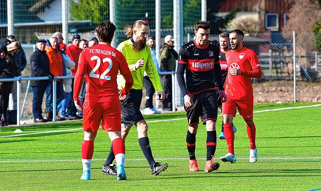 Bild 15: FC Tiengen 08 dreht die Partie zum 2:1-Sieg gegen den FC RW Weilheim &ndash; und wir haben Bilder!