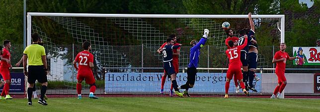 Bild 16: FC Tiengen 08 zieht durch ein 4:2 gegen den VfB Waldshut ins Pokalfinale ein