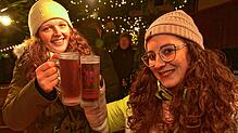 Wohl bekomm&lsquo;s! Ein Besuch auf dem Weihnachtsmarkt, wie hier in Schwenningen, gehört derzeit gerne ins Abend- oder ...