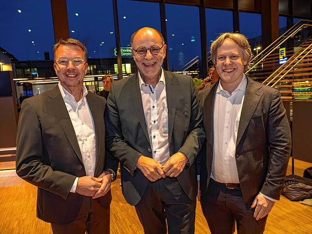 Bernd Sieber, Geschäftsführer des Gesundheitsverbundes Landkreis Konstanz, der Singener Oberbürgermeister Bernd Häusler und Paul-Georg ...