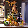 Gemüse, Salat, Äpfel, Milchprodukte, Saft und Brot: Juliane Schlichter mit ihren regionalen Einkäufen.