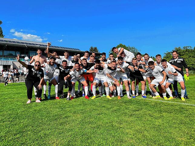 Bild 10: Enttäuschte Radolfzeller, jubelnde Villinger: Die besten Bilder vom Showdown in der Verbandsliga