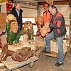 Arbeitsplatz: Die Holzwerkstatt im Bauhof bietet ideale Arbeitsbedingungen für die Restauratoren Franz Beck und Bernhard Heer. ...
