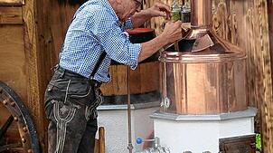 Bier brauen erleben, bietet der Aktionstag. Bild: Freilichtmuseum Neuhausen ob Eck