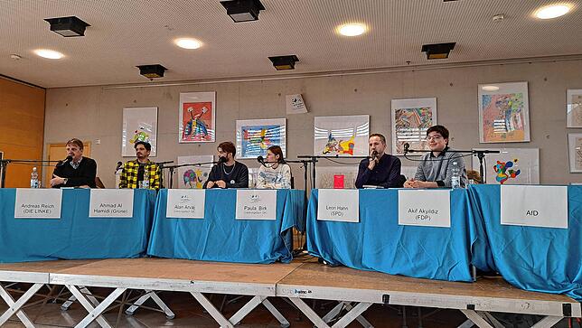 Zur Podiumsdiskussion im GZG kamen die Kandidaten fast aller Parteien. Auf der Bühne saßen (von links) Andreas Reich (Die Linke), Ahmad ...