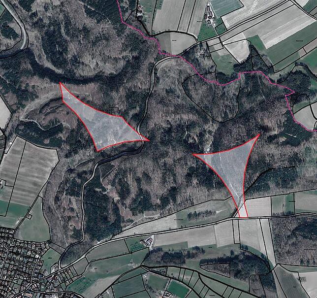 Die beiden ins Spiel gebrachten Alternativstandort am Eichbühl. Links unten der Ortsrand von Owingen. Im Zentrum die Straße Richtung ...