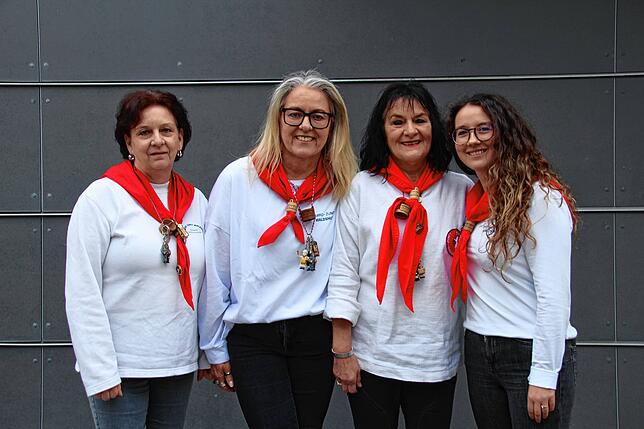 Sie wurden für ihr Engagement in der Narro-Zunft geehrt (von links): Sabine Kammerer (25 Jahre), Carla Kammerer (20), Waltraud Bachmann ...