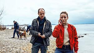 Micha Oberländer (Matthias Koeberlin) und Luisa Hoffmann (Alina Fritsch) ermitteln im 21. Krimi aus der Reihe „Die Toten vom Bodensee“.