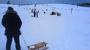 Auf dem Feldberg ist auch im Corona-Winter jede Menge los. Die Lifte sind zu, der Betrieb ist aber fast wie in jedem Winter. Auf dem ...