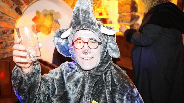 Bild 20: Ho Narro! In den Konstanzer Gassen wird immer noch Fasnacht gefeiert