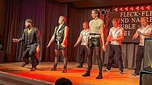 DJ Bobo und seine Tanzcrew Evolution entern als Stars die Bühne. Bilder: Mangold
