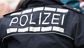 Die Polizei sucht nach dem unbekannten Täter (Symbolbild)