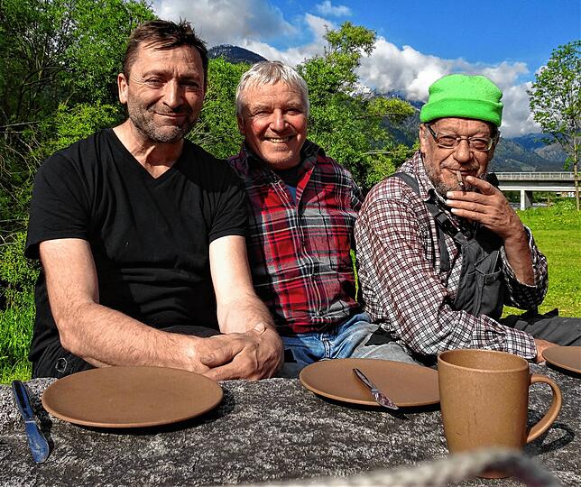 Albert Frey (links) Thomas Burgey (Mitte) und Bernhard Hauser bei einer kurzen Rast auf ihrer Abenteuertour