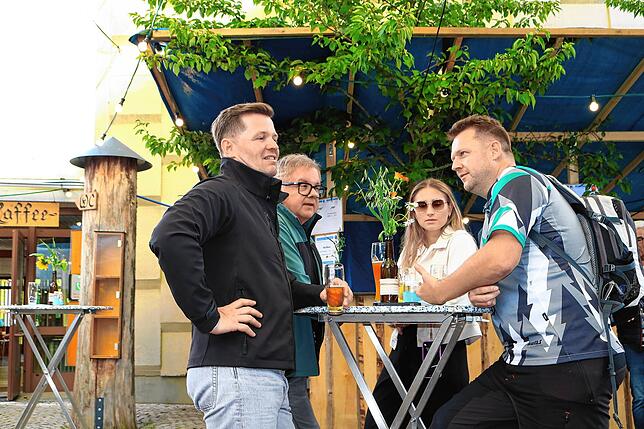 Bild 24: Neudingen zeigt sich blau-weiß Musikkapelle lud zum Bayerischen Wochenende