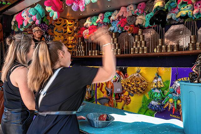 Bild 15: Seehasenfest 2022: Besucher freuen sich über den Rummel
