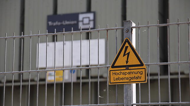 (Symbolbild) Das Stromnetz steht durch Elektromobilität, Solaranlagen und Wärmepumpen vermehrt vor Herausforderungen. Forscher der HTWG ...