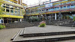 Die Sanierung der Geschwister-Scholl-Schule verschlingt mehr und mehr Geld. Für die Sanierung von Fachräumen werden weitere 2,73 ...