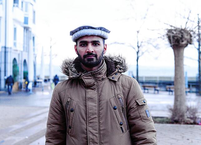 Arslan Tahir koordiniert die Aufräumaktion am Neujahrsmorgen.