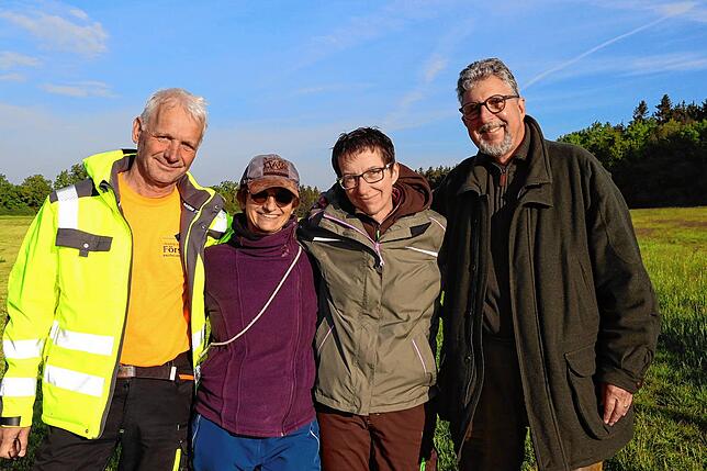 Achim Förster, Birgit Andris-Boroewitsch, Sonja Haberer und Erhard Jauch (von links) sind ein Team während der Kitzrettung in Öfingen.