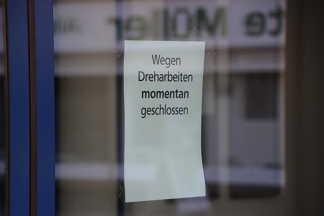 Bild 1: Banküberfall in der Häfler Innenstadt: Turbulente Szenen vor der Kamera