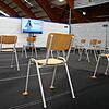 Das Kreisimpfzentrum in der Schwenninger Tennishalle (Archivbild): Bleiben hier zu viele Stühle leer? Die Impfkampagne in der Region stockt.