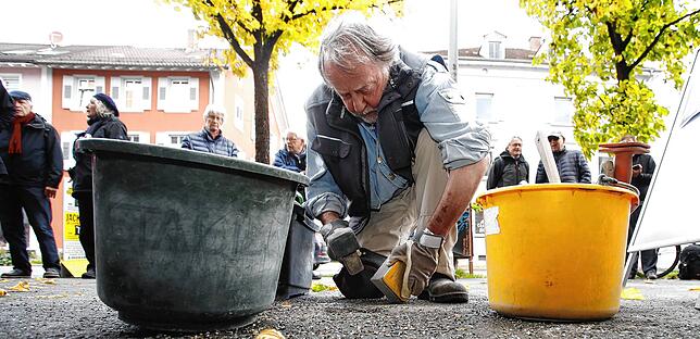 Der Kölner Künstler Gunter Demnig hat seinen besuch in Engen angekündigt, um die sieben Stolpersteine zu verlegen.