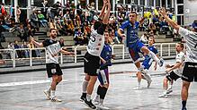 Robin Schmidt (am Ball, hier im Heimspiel gegen Freudenstadt) erzielte fünf Treffer beim Sieg des TuS Steißlingen in Freiburg.