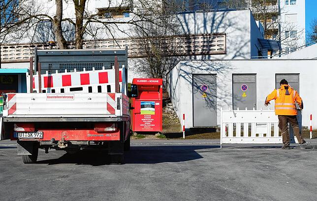 Die letzten Barrieren am Burgbergring werden entfernt.