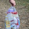 Jeder hat sein Päckchen zu tragen: 5.640 Tonnen Verpackungsmüll fallen, laut Auskunft von Michael Schneider, Pressesprecher der Firma ...