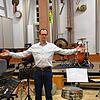 Christoph Maaß, Leiter der Knabenmusik, steht vor verwaisten Instrumenten im Proberaum der Jugendmusikschule. Normalerweise proben hier ...
