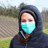 „Wir rechnen mit vier bis fünf Brutpaaren hier“, sagt Corinna Esterer vom Projektteam, die den Aufbau begleitet. Sie war ...