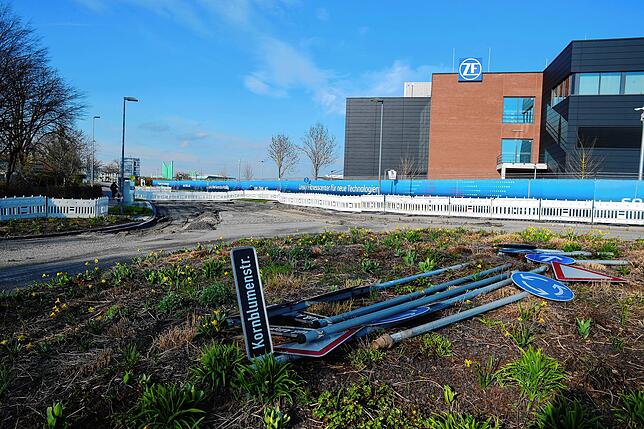 Der Kreisel auf Höhe Kornblumenstraße wird derzeit saniert.