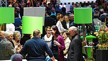 Zahlreiche geladene Gäste schätzten den Austausch auf der Opening Night. Die Aufnahme entstand im Jahr 2019.