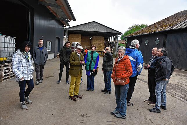 Auf dem Krützenbühlerhof in Duchtlingen gab es praxisnahe Einblicke in den Arbeitsalltag eines landwirtschaftlichen Großbetriebs.