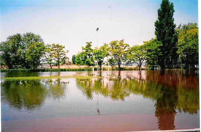 Der Sportplatz Reichenau – unter Wasser.