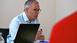 Kämmerer Günther Hermann erwartet bei der Gewerbesteuer für das laufende Jahr ein Rekordergebnis. Bild: Heinrich Sturm