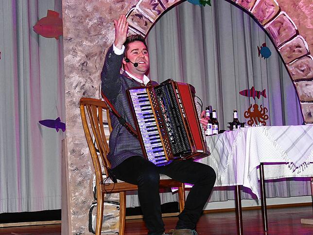 Bild 6: Hilzinger Narrenverein Pfiffikus bot Bühnenfasnacht vom Feinsten