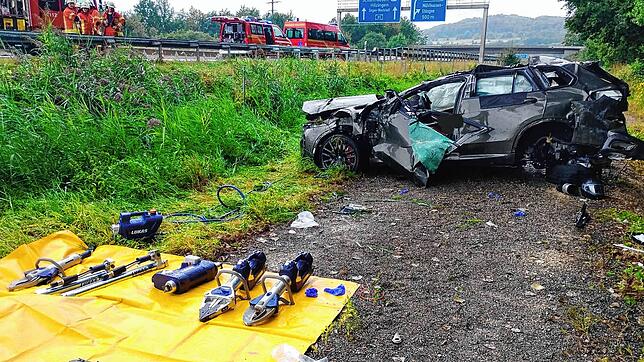 Tödlich verletzt wurde ein BMW-Fahrer am Sonntag bei einem Unfall auf der Autobahn A81 zwischen Autobahnkreuz Hegau und Anschlusstelle ...
