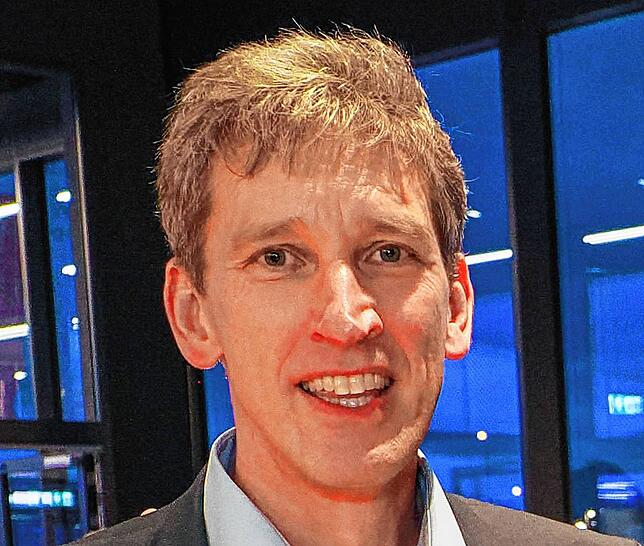 Stefan Schweiger, Wirtschaftsprofessor an der HTWG, sorgt sich um die Zukunft der kleinen und mittleren Firmen in der Region. Bei ...