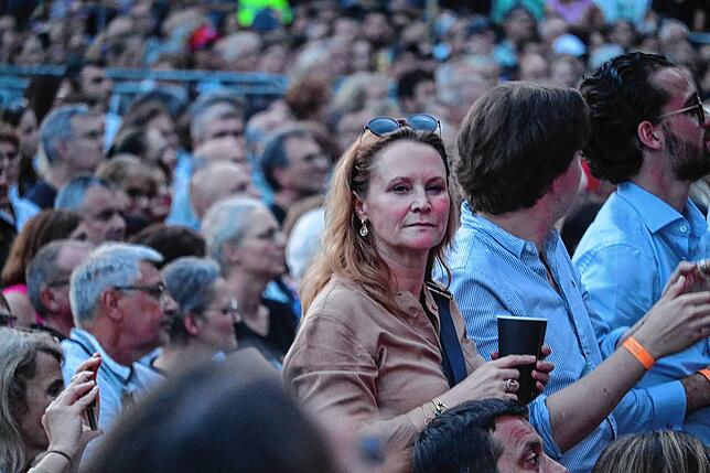 Bild 18: James Blunt begeistert Fans im Salemer Schlosspark