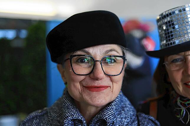 Bild 28: Frauenkaffee 2025: Männer in der Minderheit, Frauen gut behütet – Fotos der Premiere!