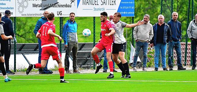 Bild 11: SV Buch besiegt Aufsteiger SG Weilheim/Gurtweil knapp mit 2:1 – und wir haben Fotos!