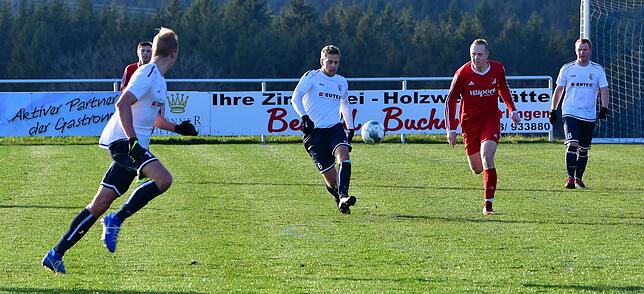 Bild 17: FC Schlüchttal rettet ein 2:2 gegen den FC RW Weilheim &ndash; und wir haben Bilder!