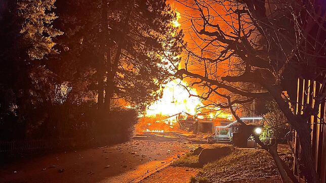 Nach einem verheerenden Brand in Staufen (Kanton Aargau) am Mittwochabend, 26. Februar, werden zunächst zwei Menschen vermisst. Später ...