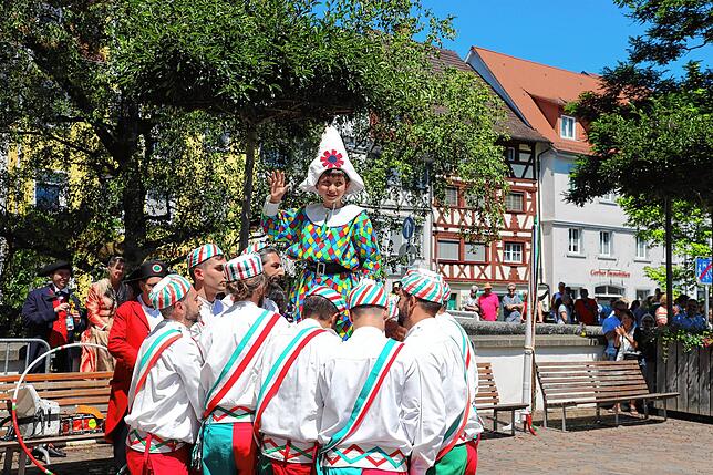 &bdquo;Ich bin der Harlekin des Bal de Sabre und das ist meine Bande&ldquo;, dankte der junge Gast aus Fenestrelle dem Publikum für den ...