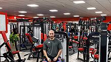 Ahmad Alsaghrji, Geschäftsführer mehrerer Clever Fit-Fitnessstudios im Schwarzwald-Baar-Kreis, sorgt sich um die zunehmend schwindende ...